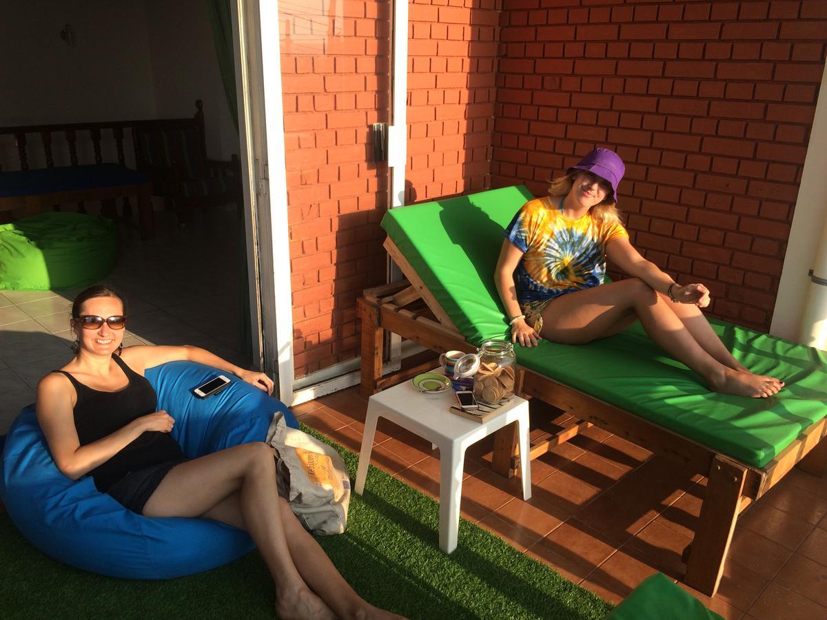 Explore Hostels Negombo Kochchikade Esterno foto