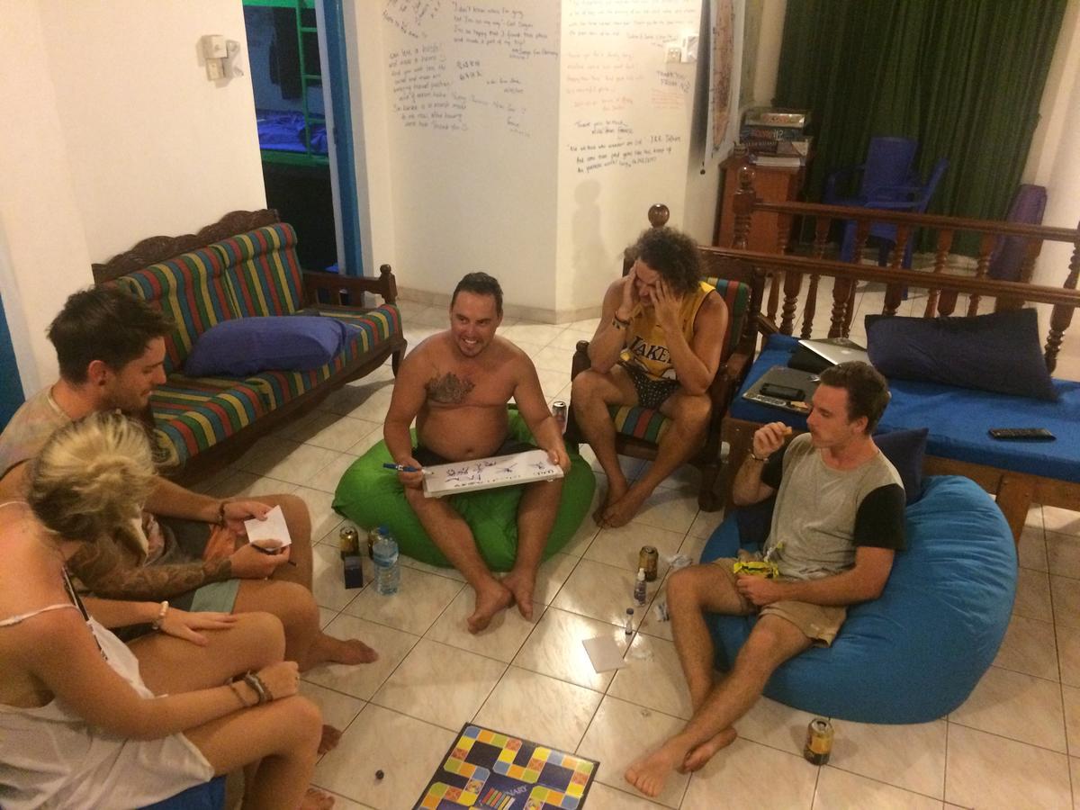 Explore Hostels Negombo Kochchikade Esterno foto