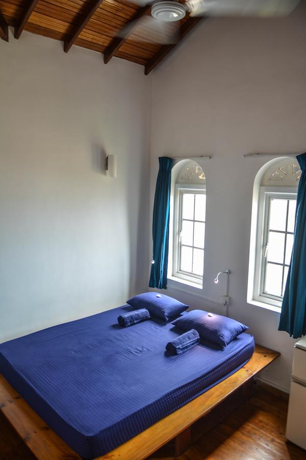 Explore Hostels Negombo Kochchikade Esterno foto