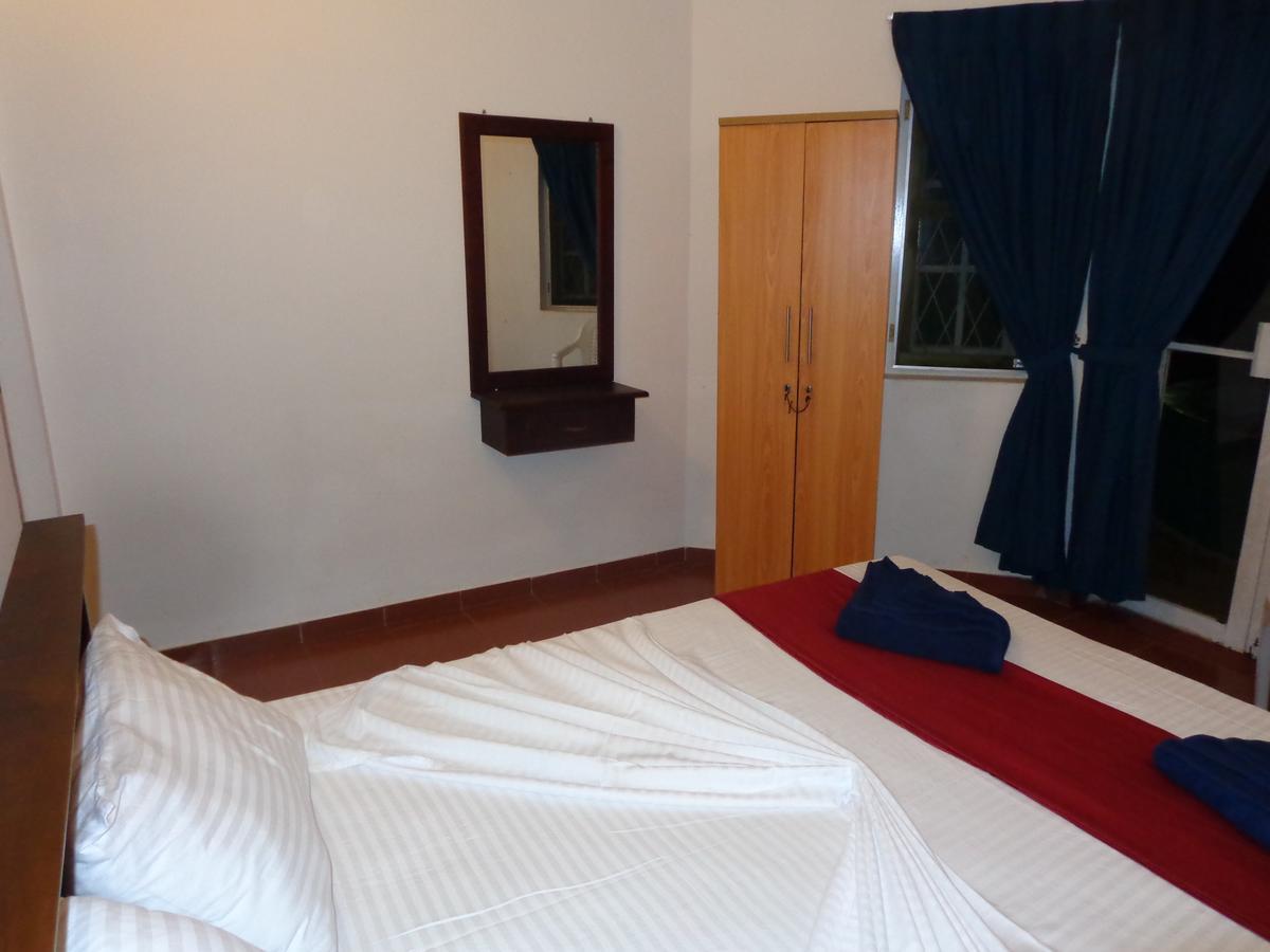 Explore Hostels Negombo Kochchikade Esterno foto