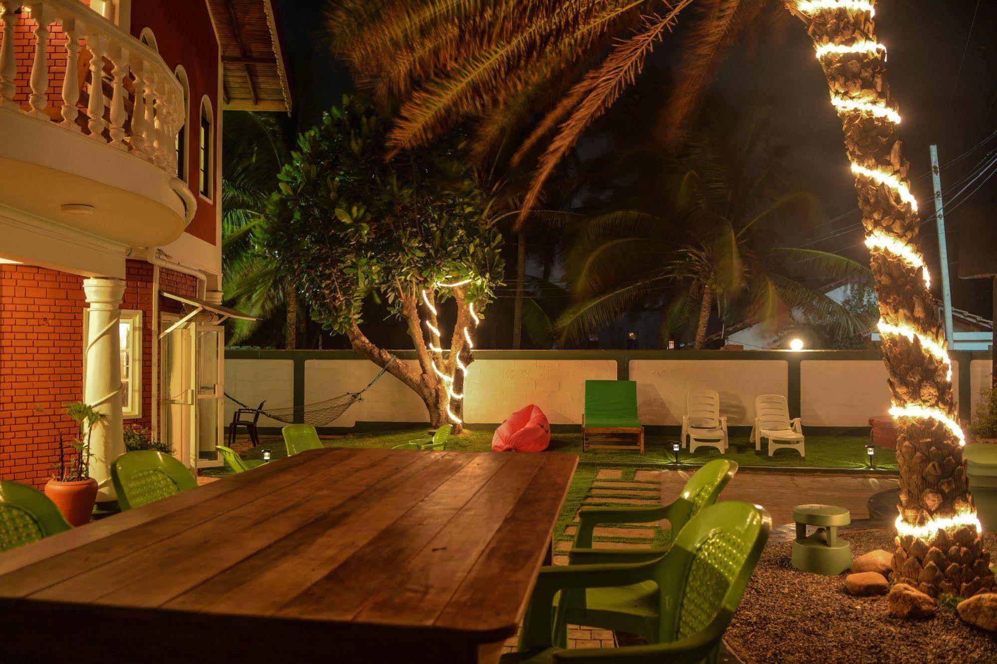 Explore Hostels Negombo Kochchikade Esterno foto