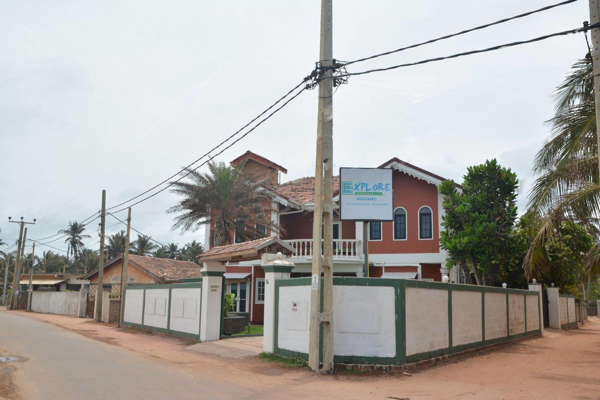 Explore Hostels Negombo Kochchikade Esterno foto