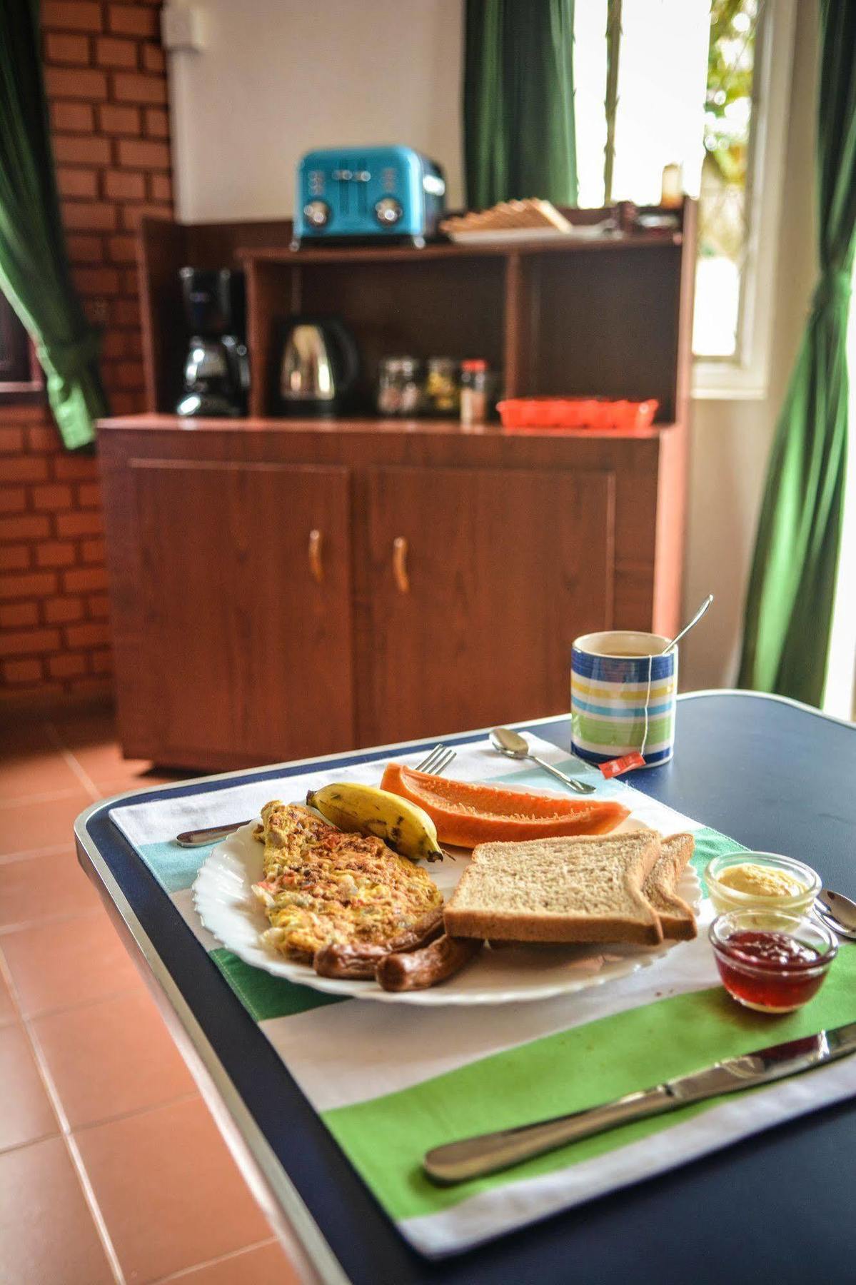 Explore Hostels Negombo Kochchikade Esterno foto