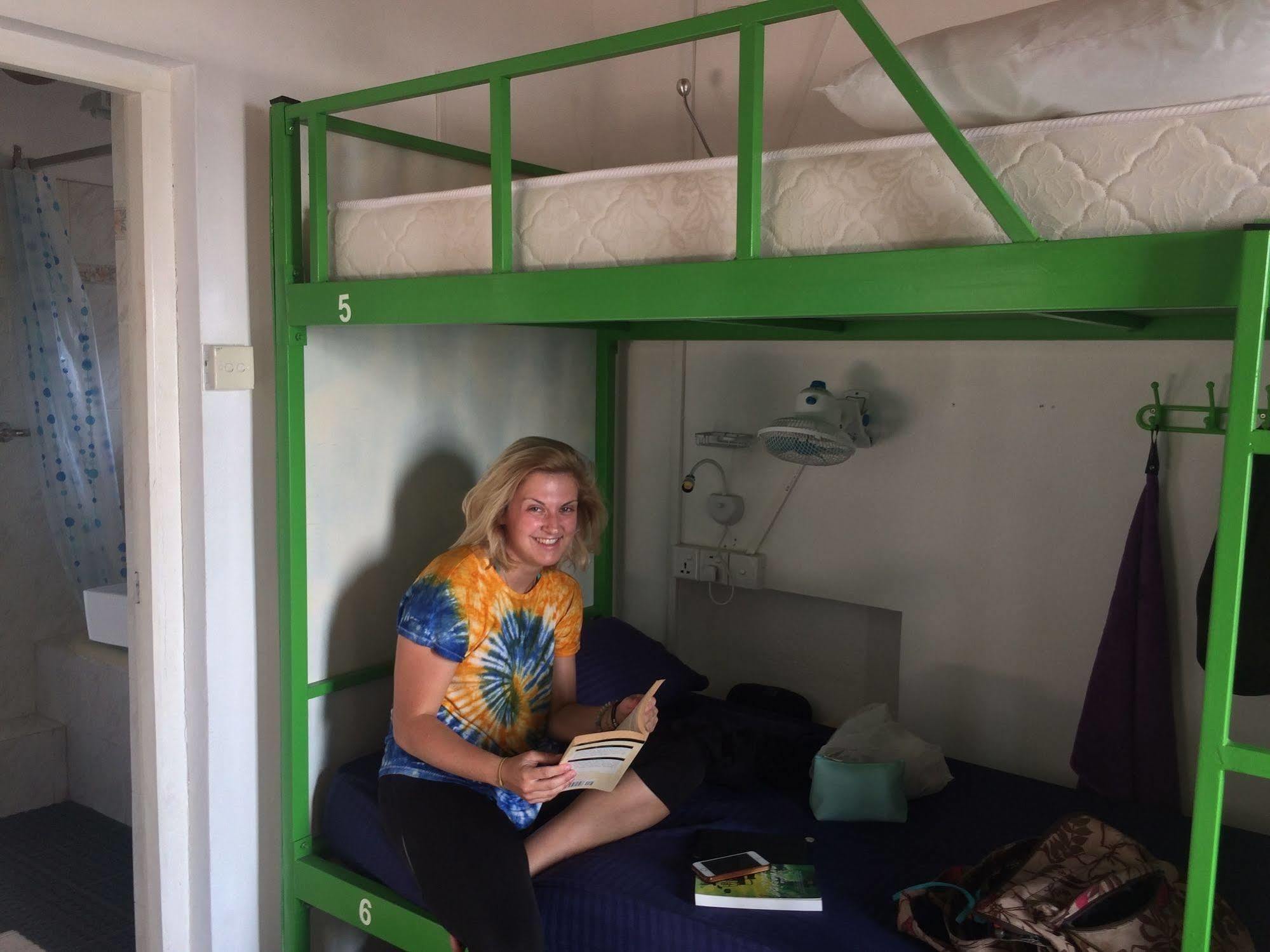 Explore Hostels Negombo Kochchikade Esterno foto