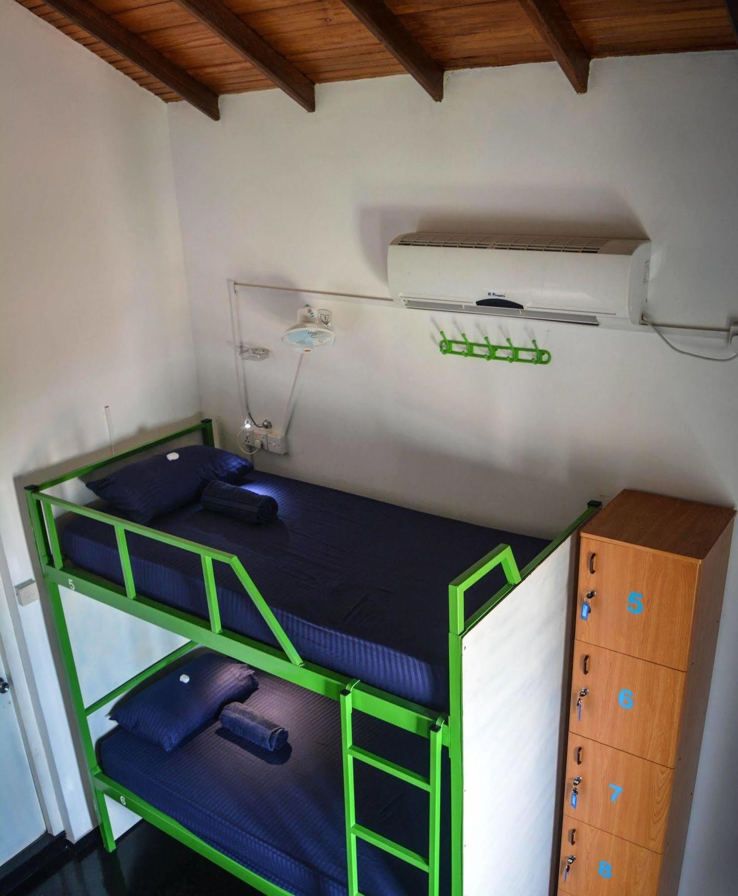 Explore Hostels Negombo Kochchikade Esterno foto
