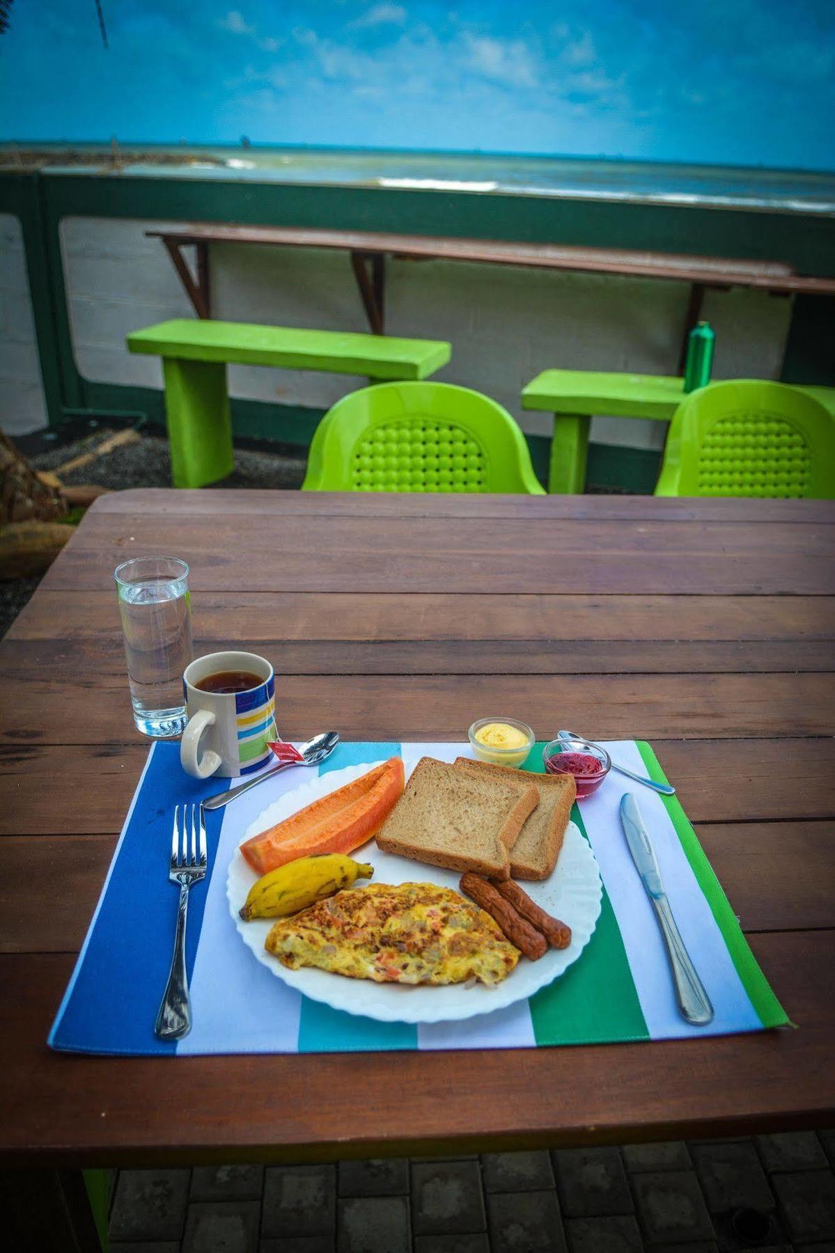 Explore Hostels Negombo Kochchikade Esterno foto