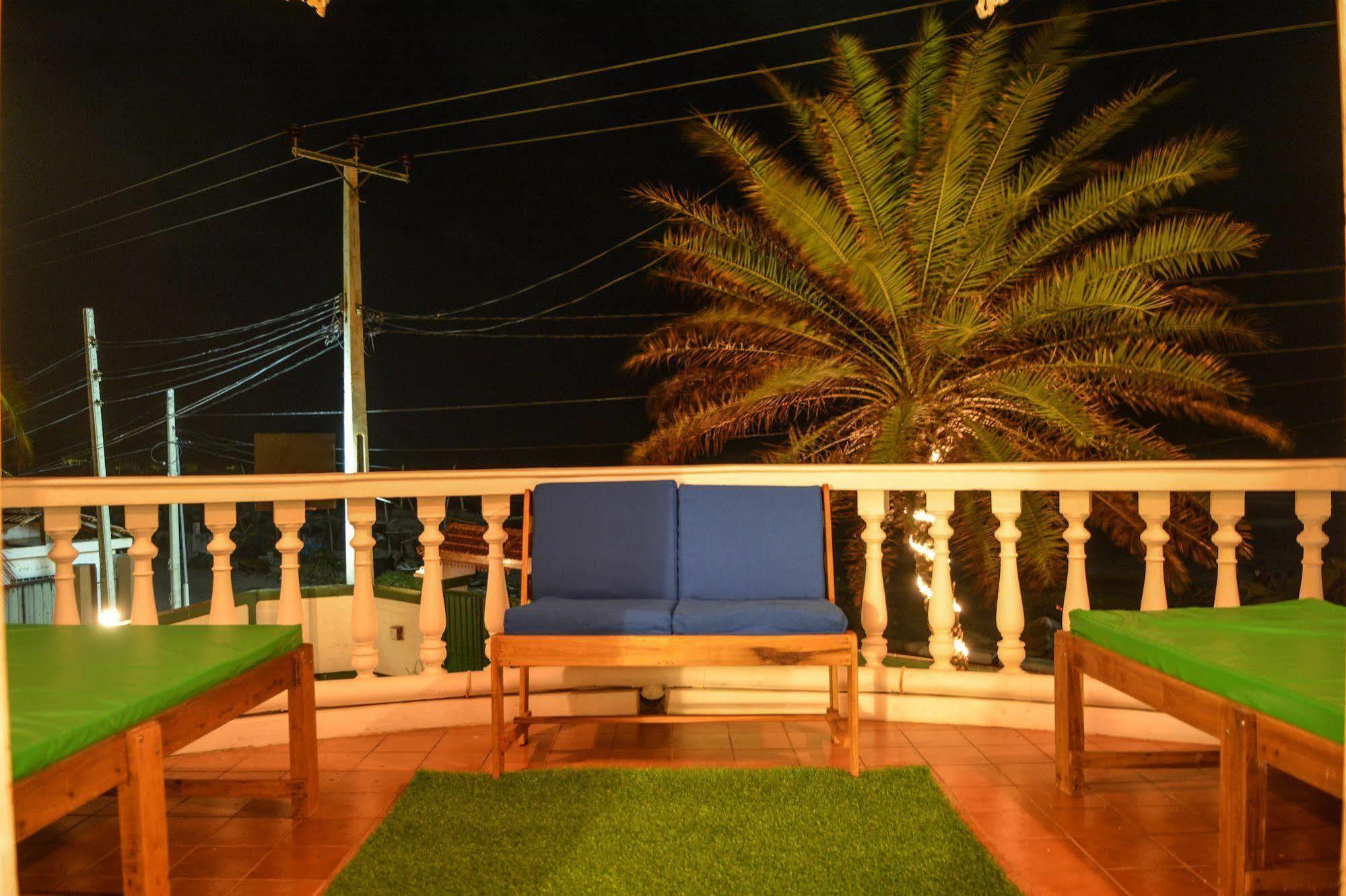 Explore Hostels Negombo Kochchikade Esterno foto