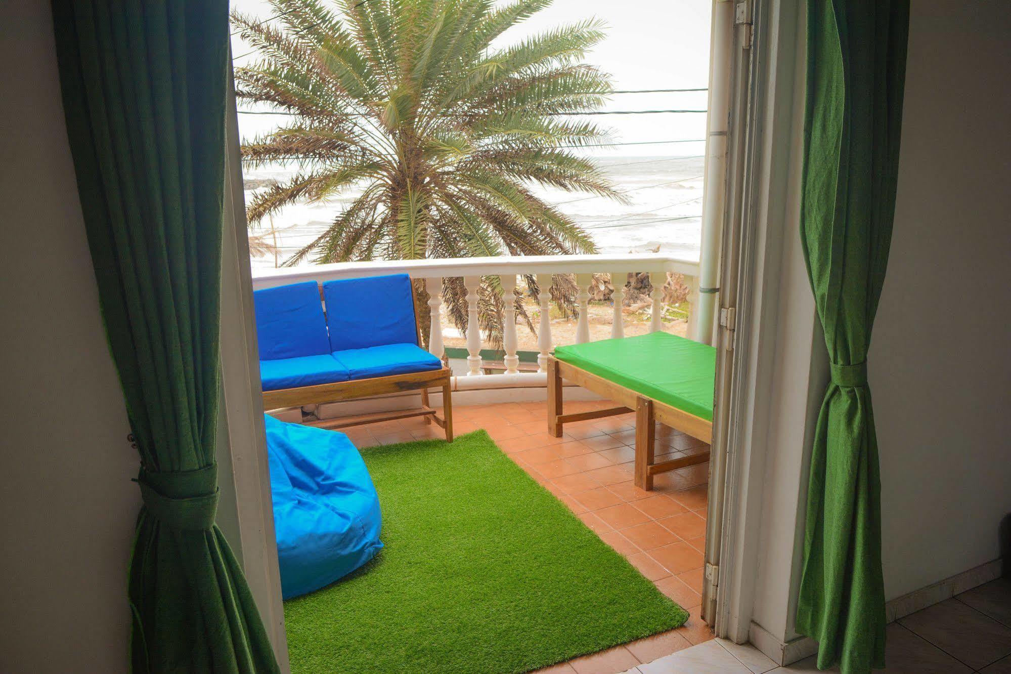 Explore Hostels Negombo Kochchikade Esterno foto