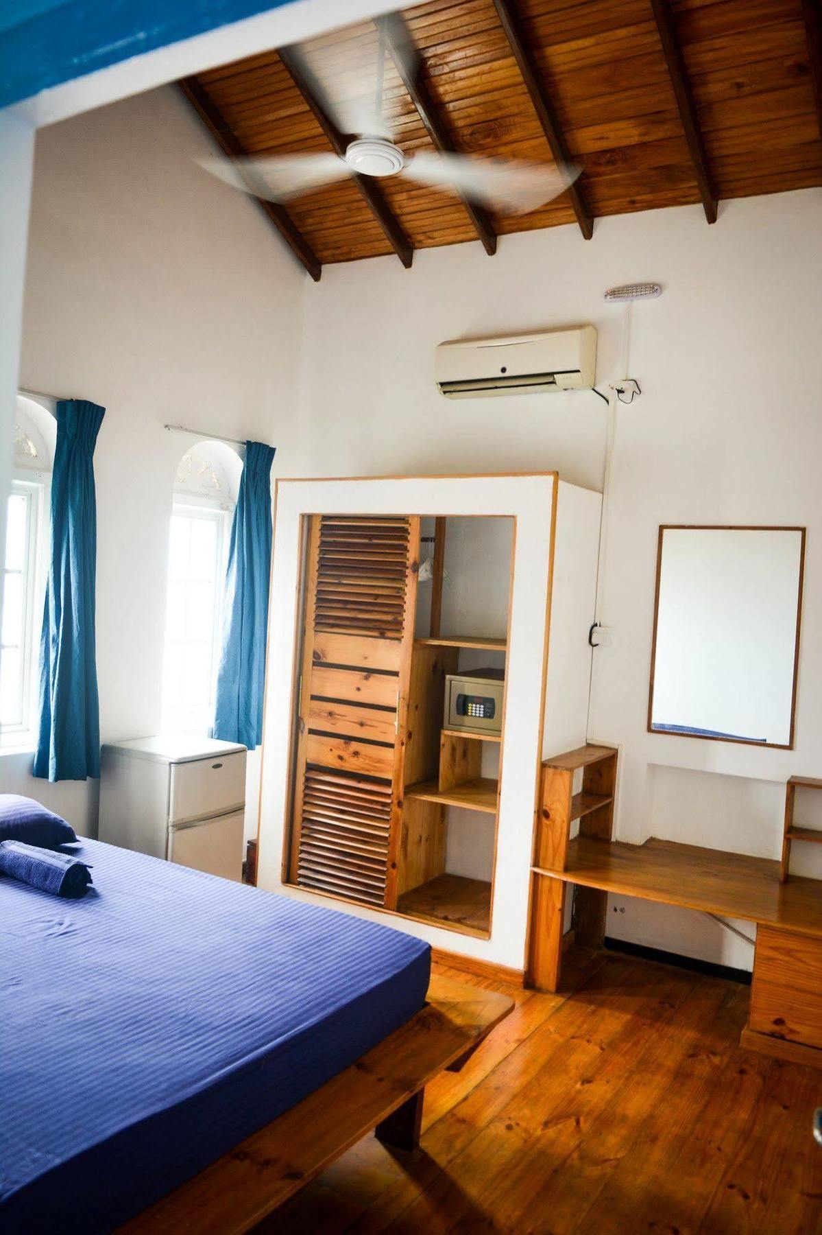 Explore Hostels Negombo Kochchikade Esterno foto