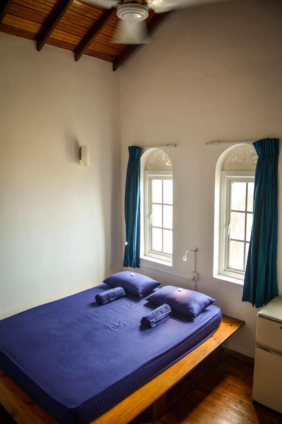 Explore Hostels Negombo Kochchikade Esterno foto