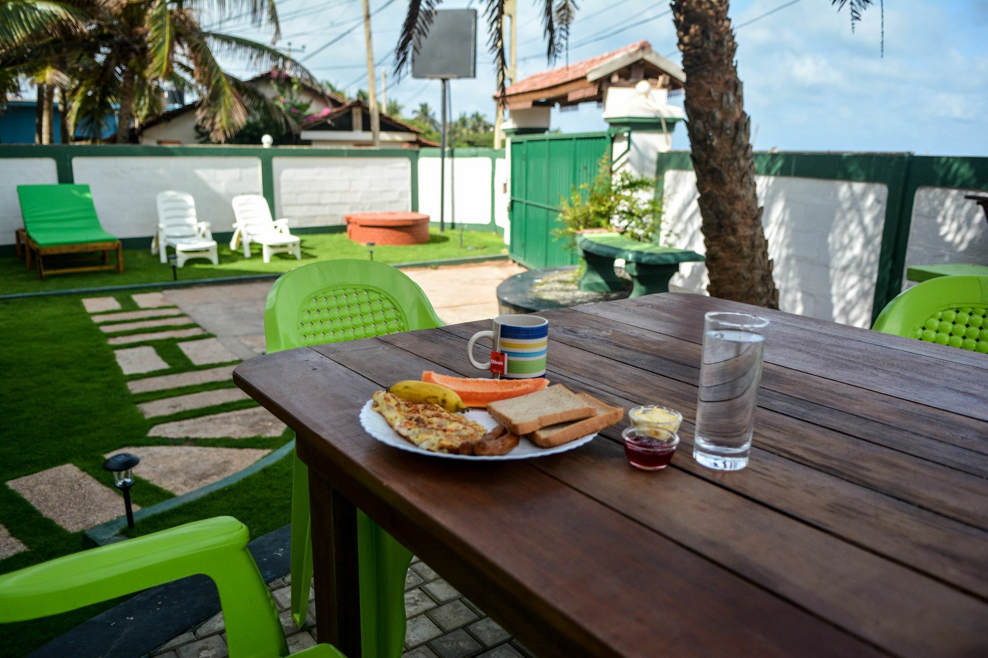 Explore Hostels Negombo Kochchikade Esterno foto