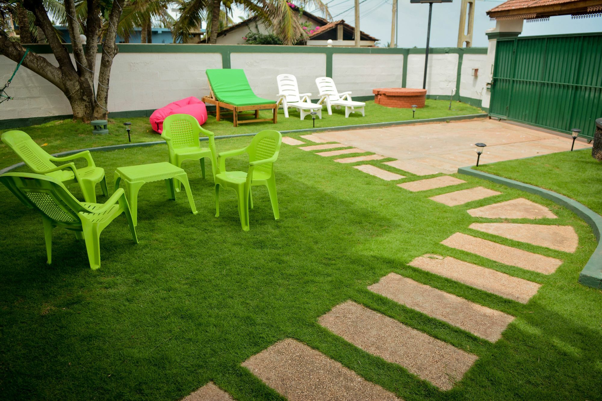 Explore Hostels Negombo Kochchikade Esterno foto